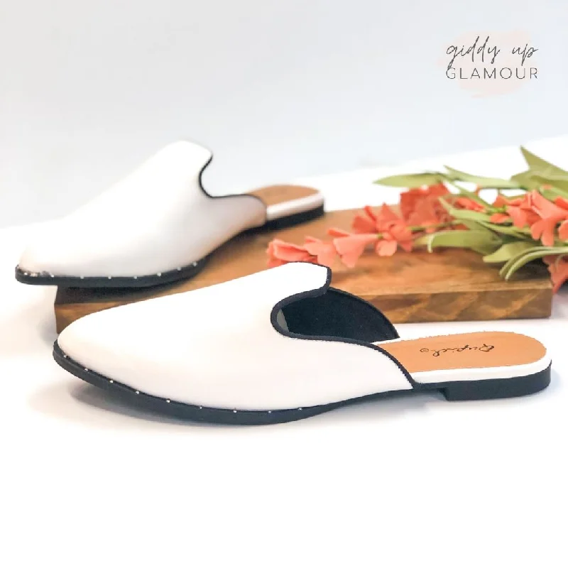 Last Chance Size 5.5 | Meet Me in Malibu Flat Mule Slide On in White