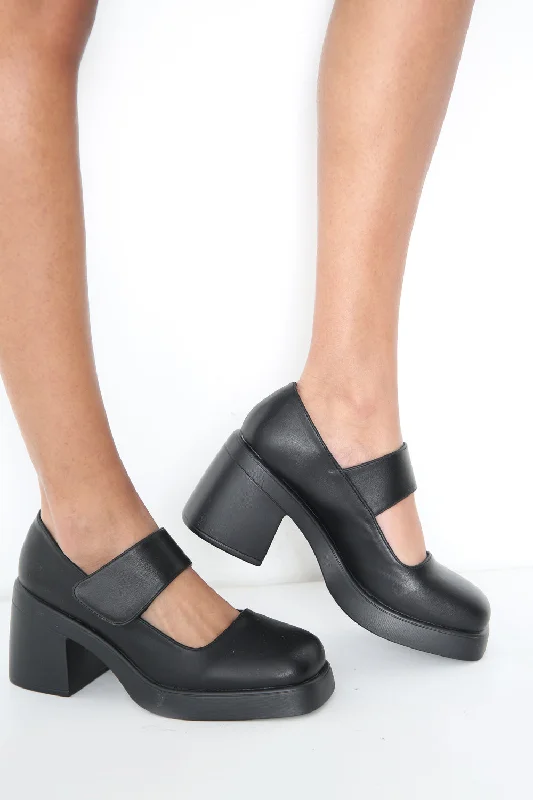 BLACK BLOCK HEEL STRAP CLOSED SHOE